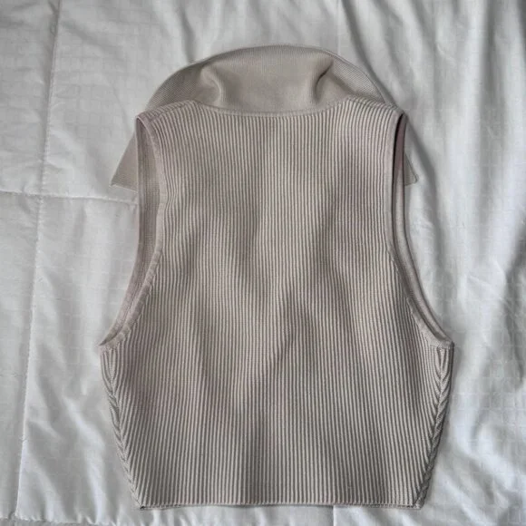 Aritzia Babaton Sculpt Knit Open Collar Sleeveless Polo in Beige Size Small - Picture 2 of 3